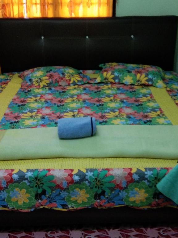 Homestay Damai Sri Kota - Basic Triple Room Met Gedeelde Badkamer