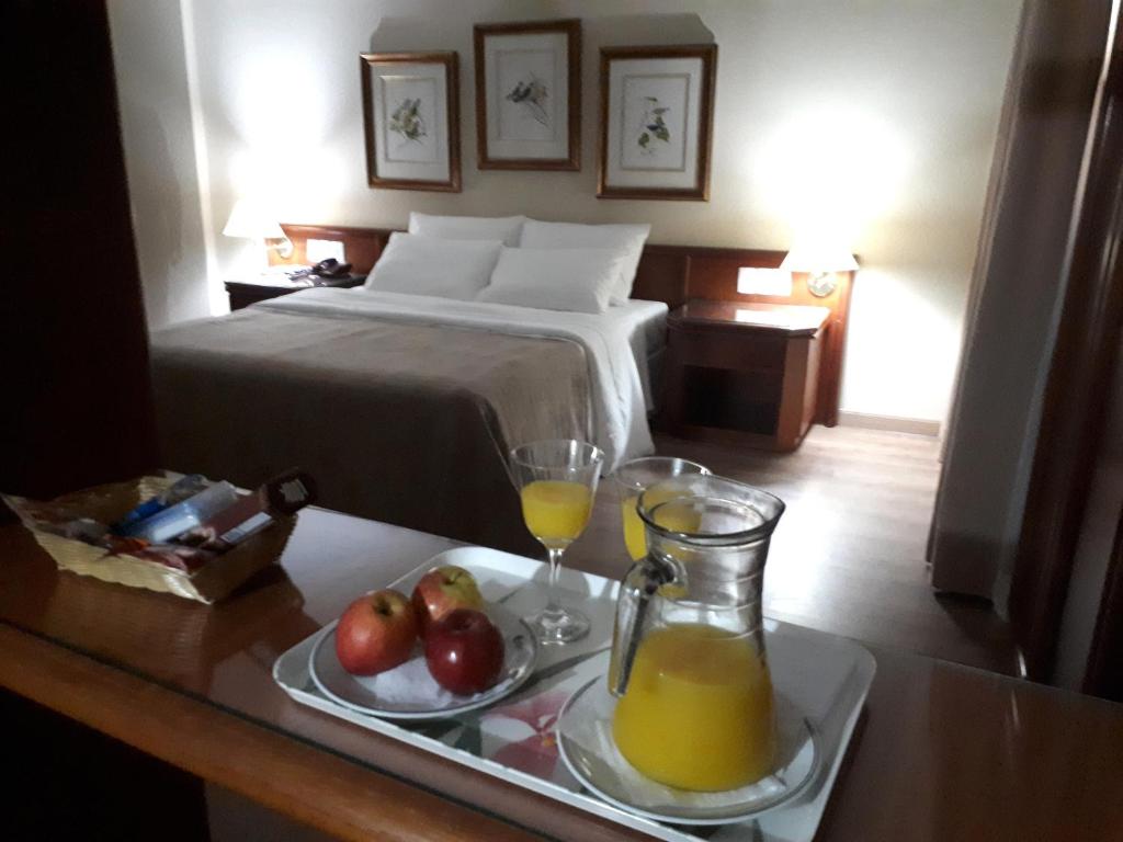 Postel nebo postele na pokoji v ubytování Crillon Palace Hotel