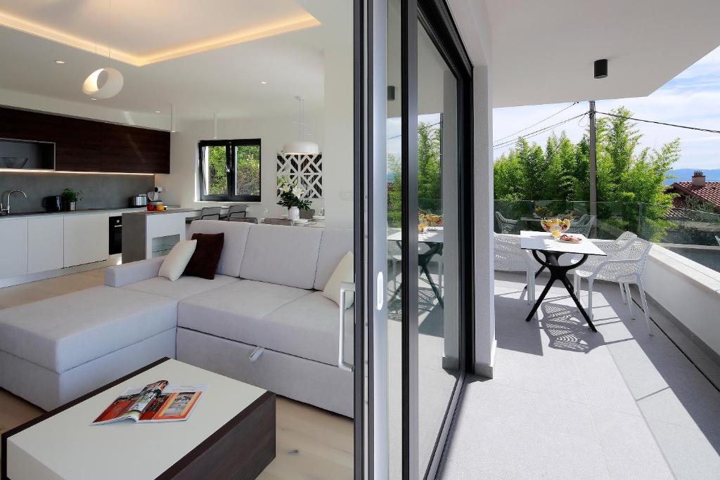 Posedenie v ubytovaní MODENA MARIS-heated pool-grill-relax-jacuzzi apartments