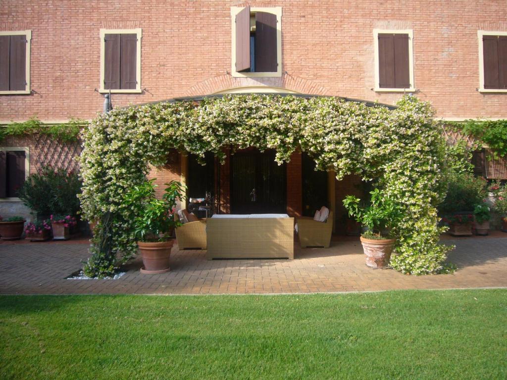A garden outside Da Maxim