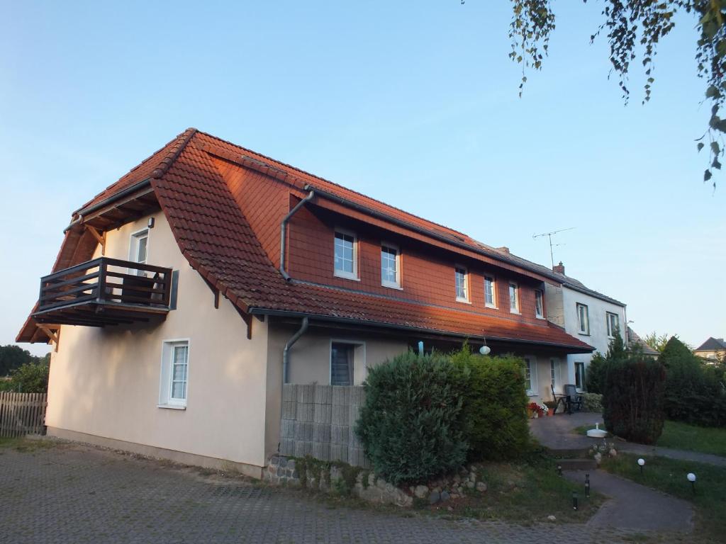 a white house with a red roof at Waldblick in Alt Schwerin