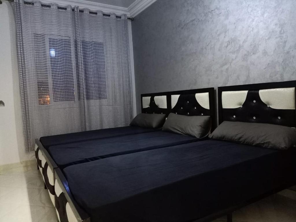 Postel nebo postele na pokoji v ubytování apartement 5 residence oulad touimi
