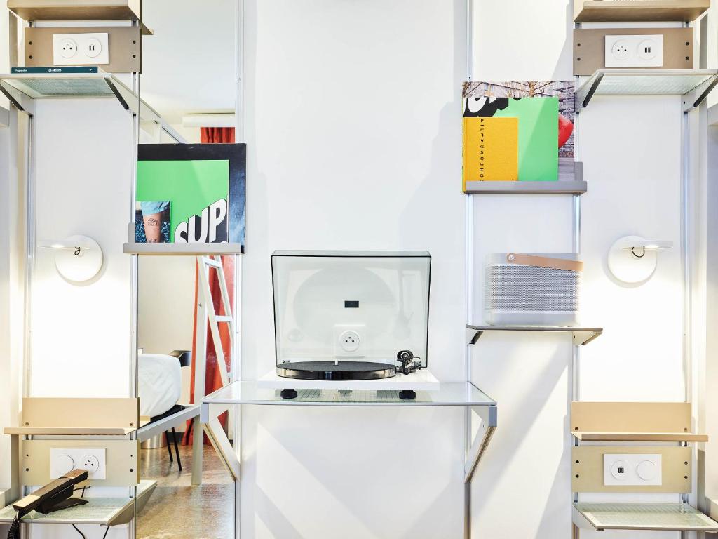 French Theory - Resim 41