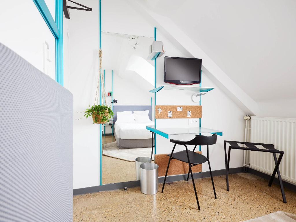 French Theory - Resim 38