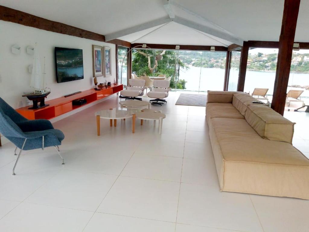  Excelente casa na areia da praia da Ferradura