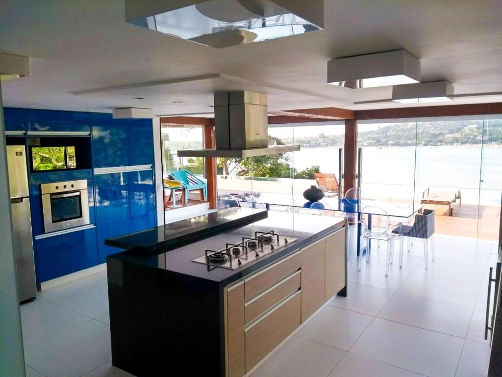  Excelente casa na areia da praia da Ferradura