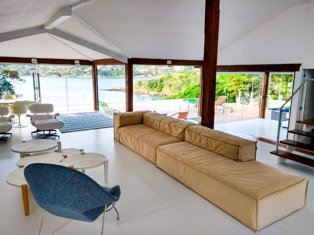  Excelente casa na areia da praia da Ferradura