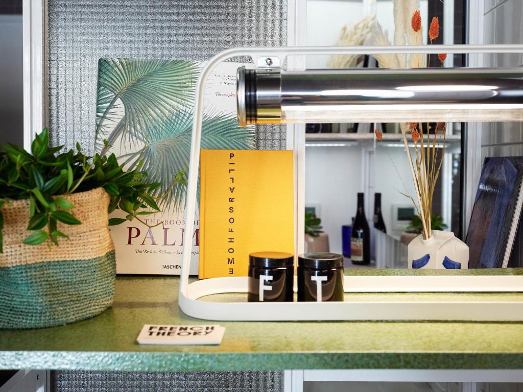 French Theory - Resim 31