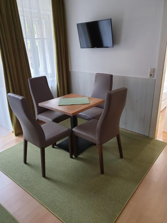 Televízia a/alebo spoločenská miestnosť v ubytovaní GRASSEGGER APPARTEMENTHAUS