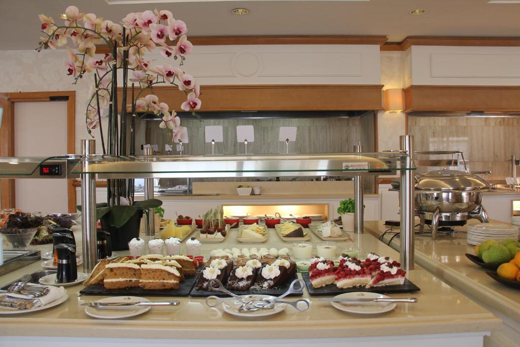 a buffet line with cakes and desserts on display at XQ El Palacete in Morro del Jable