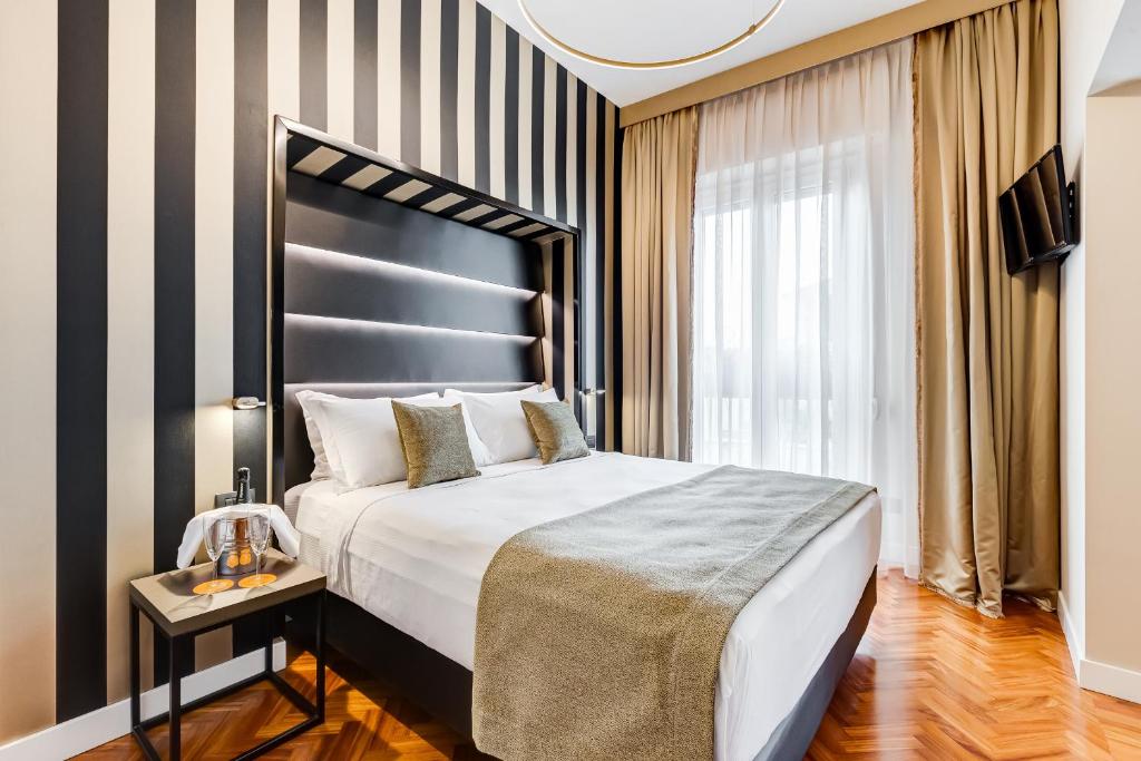 Łóżko lub łóżka w pokoju w obiekcie Frattina High-end apt