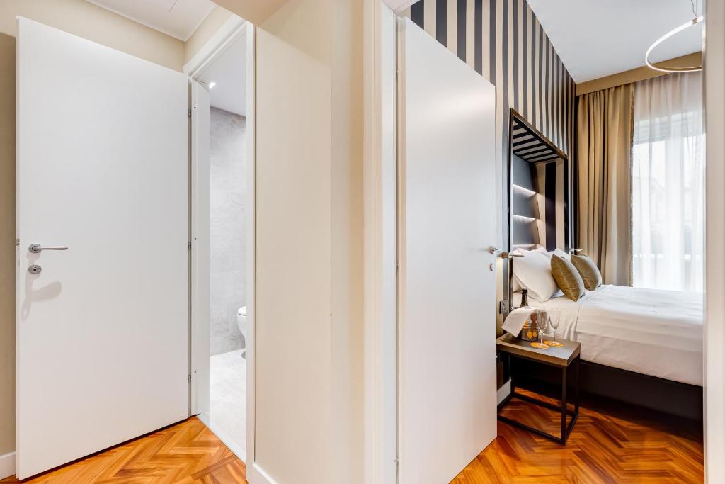 Łóżko lub łóżka w pokoju w obiekcie Frattina High-end apt