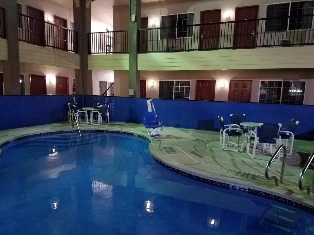 Bazén v ubytování Texas Inn Downtown McAllen nebo v jeho okolí