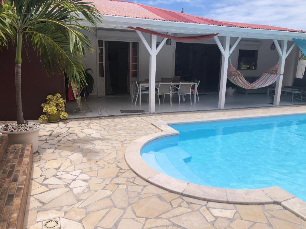 Piscina en o cerca de Sarithea