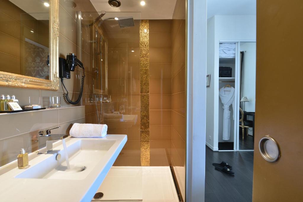 a bathroom with a sink and a shower at Hôtel La Villa Cannes in Cannes