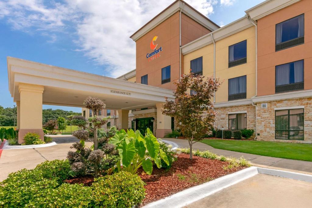 a rendering of the front of a hotel at Comfort Suites in Forrest City