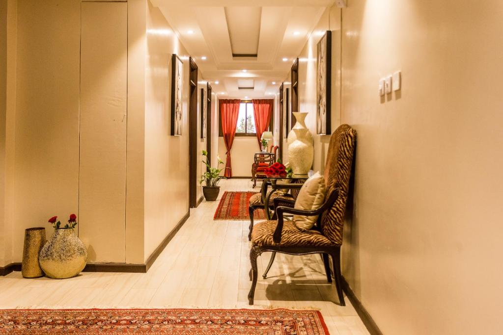 Een zitgedeelte bij Fair Acres Boutique Hotel Karen