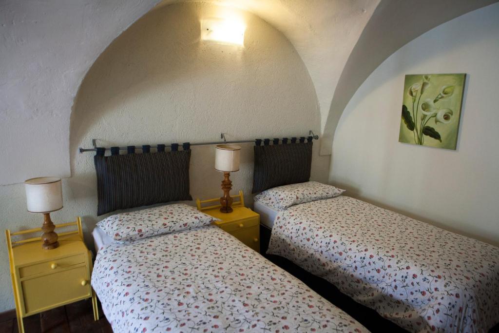 Postel nebo postele na pokoji v ubytování Visaisa taverna & foresteria