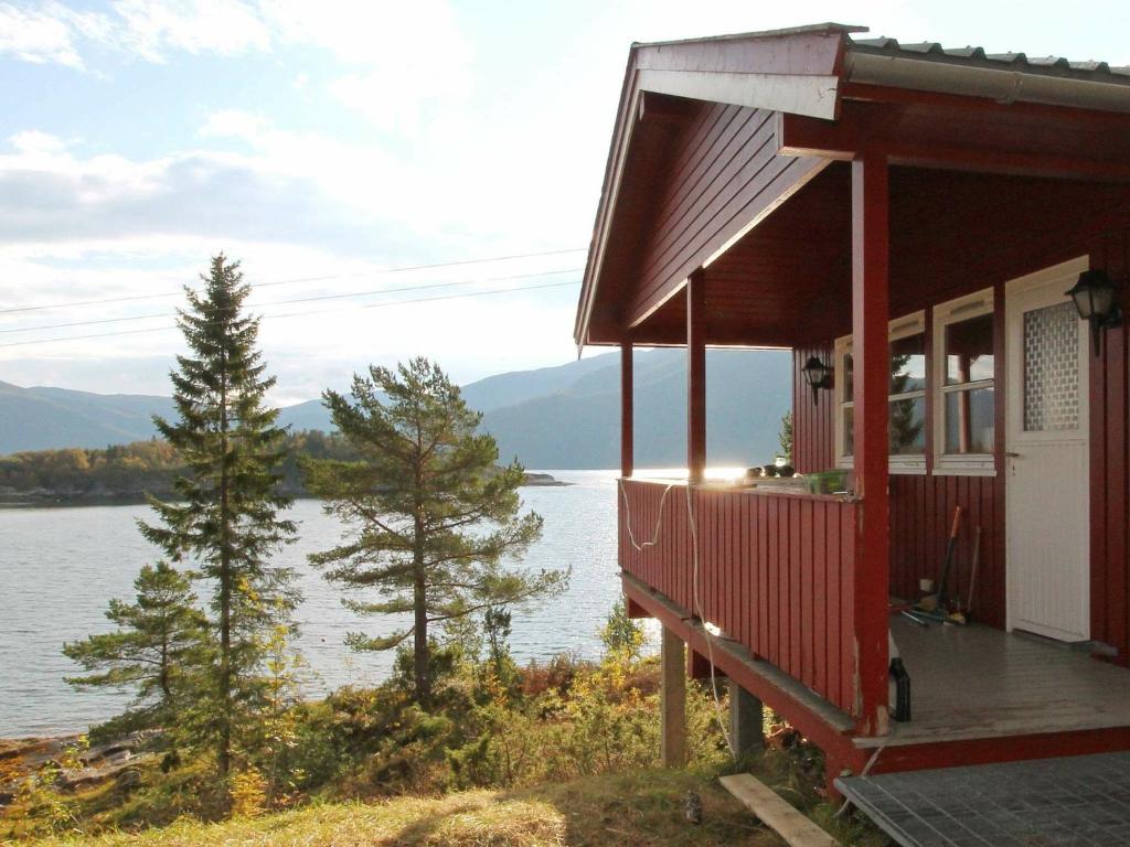 Casa con vistas al lago en 6 person holiday home in Foldereid, en Årfor