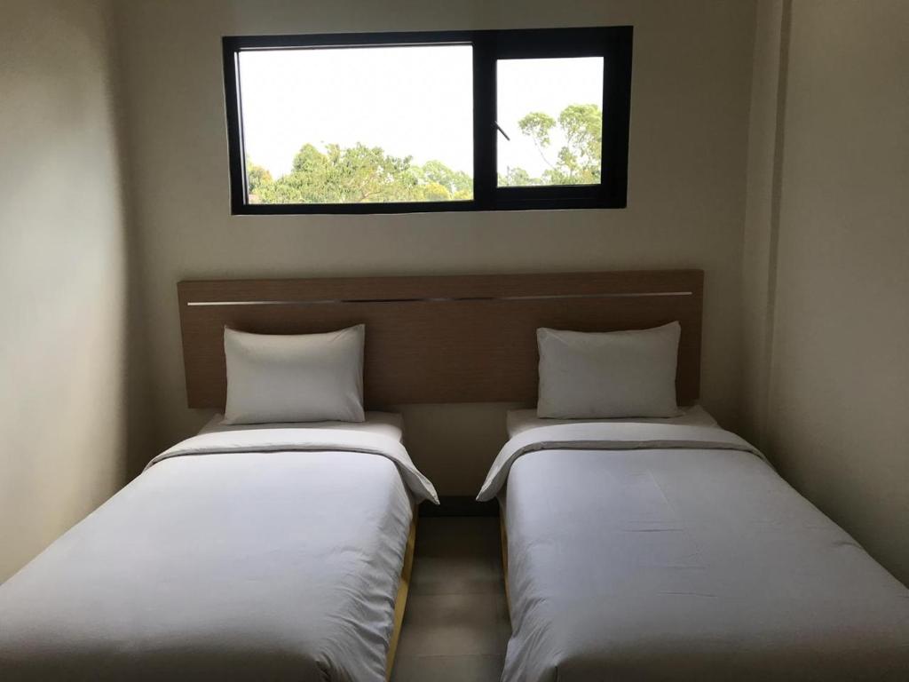 Revayah Hotels - Twin Room With Shared Bathroom