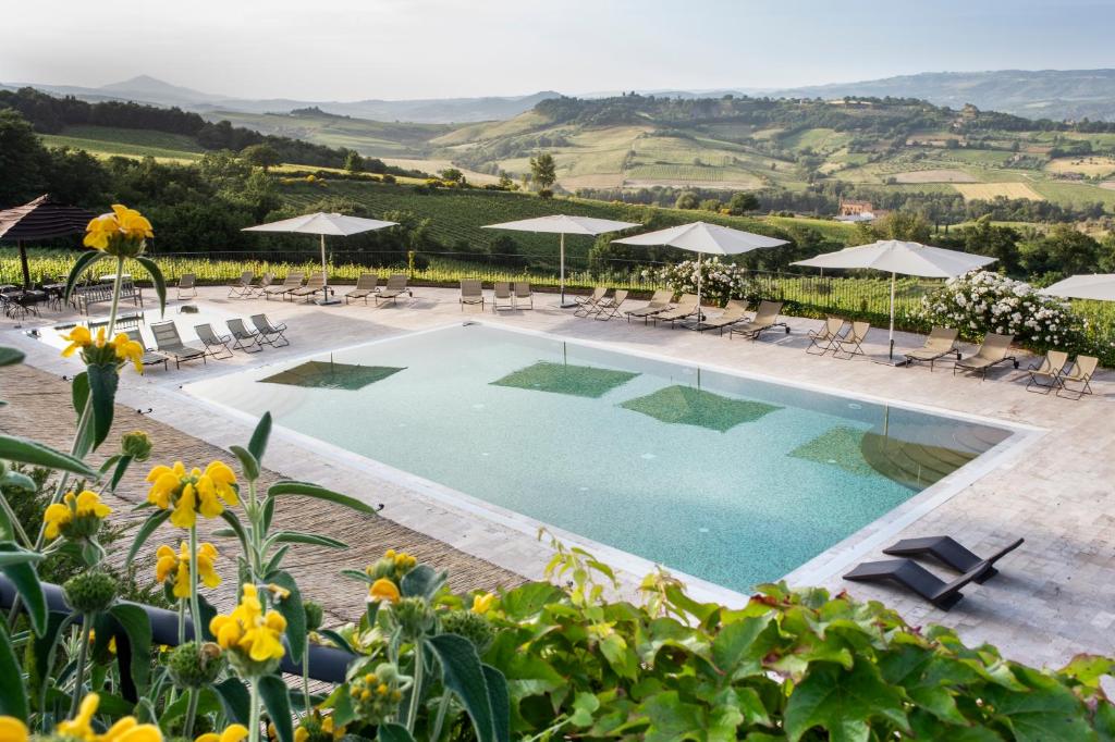 Basen w obiekcie Altarocca Wine Resort Adults Only lub w pobliżu