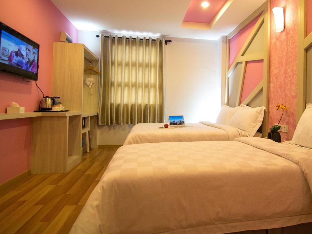 Postel nebo postele na pokoji v ubytování Sunshine Inn Plus