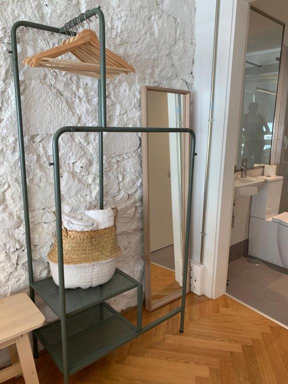 A bathroom at Oktheway Coruña Historic Center
