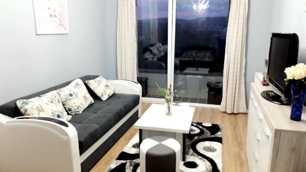 Ruang duduk di Ultra Central - Stunning Two Bedroom Apartment