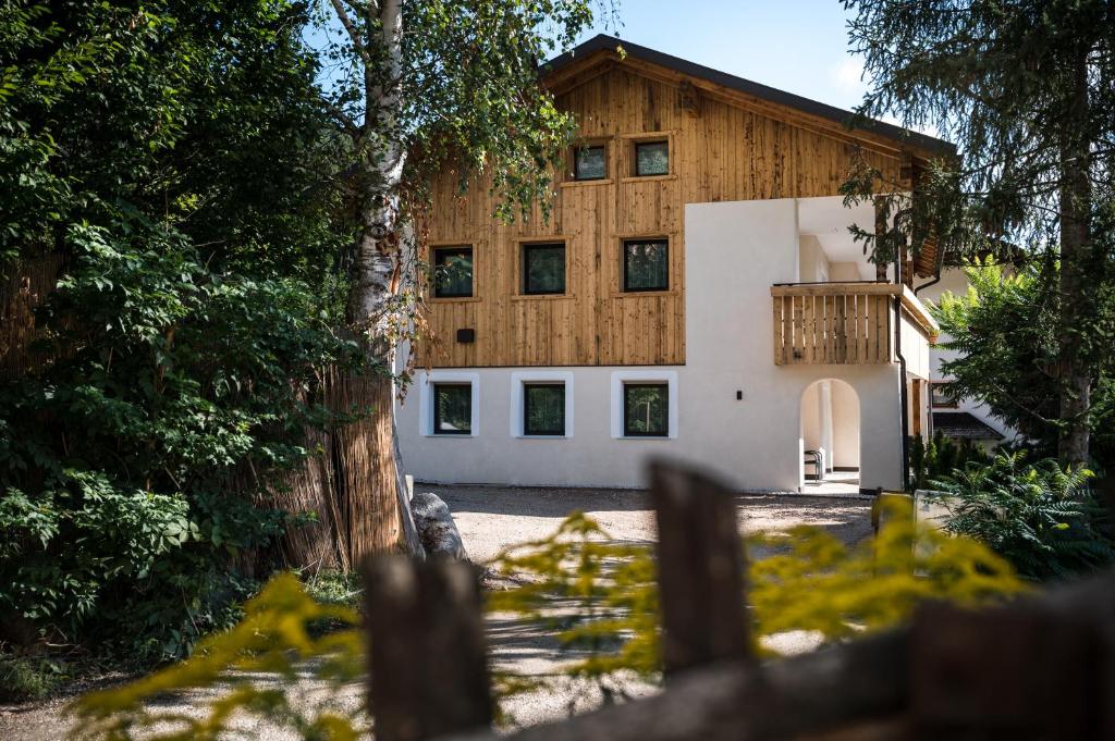 Budynek, w którym mieści się apartament