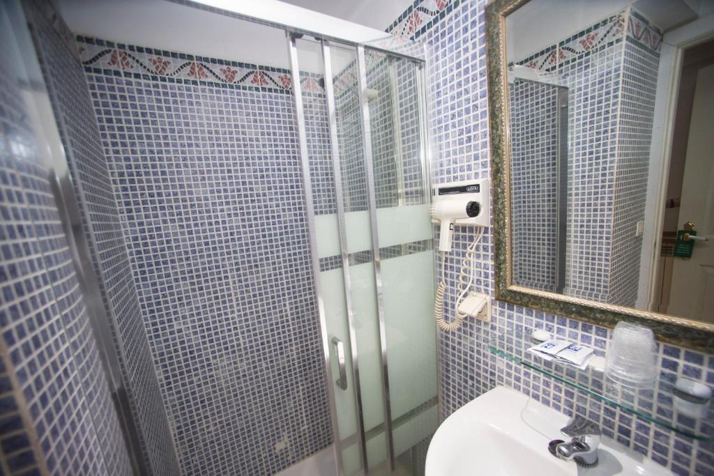 Koupelna v ubytování Hotel Alba