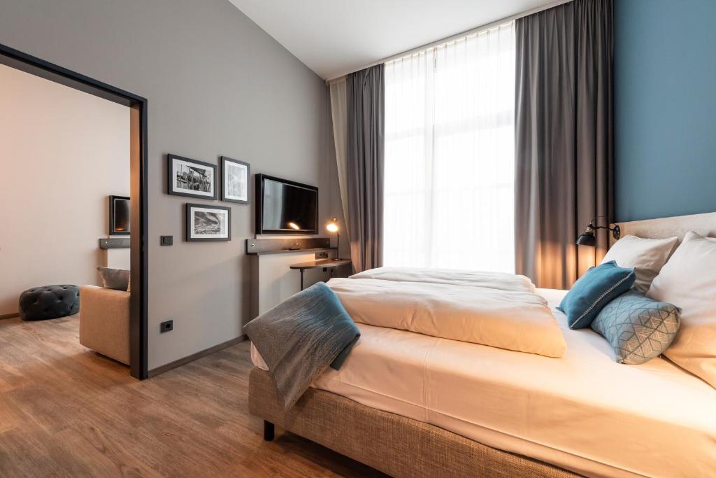 Postel nebo postele na pokoji v ubytování HARBR. hotel Heilbronn