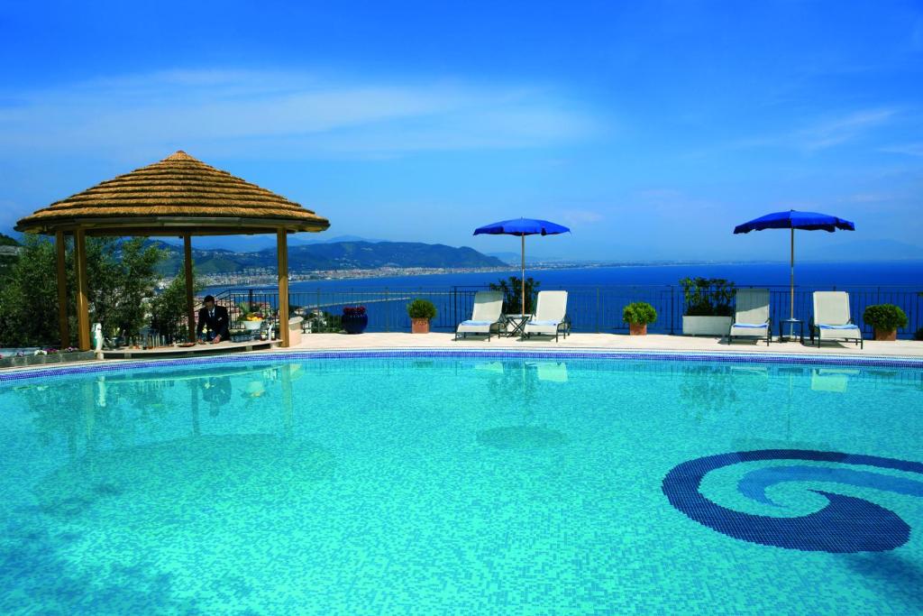 Bazén v ubytovaní Hotel Raito Wellness & SPA alebo v jeho blízkosti