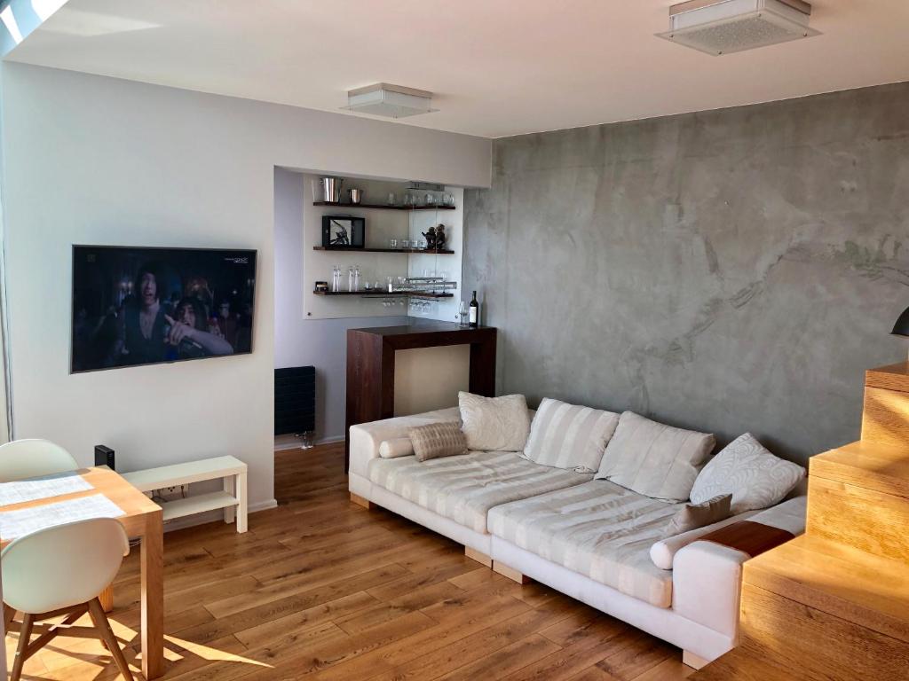 Posedenie v ubytovaní SEA TOWERS PENTHOUSE 23-24 Two-Floors Sea View Panoramic Terrace 110m2 !!! jacuzzi