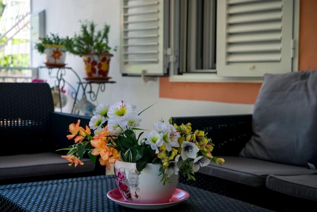 Posedenie v ubytovaní Vacation house near sea & beaches with HEATED POOL & BBQ