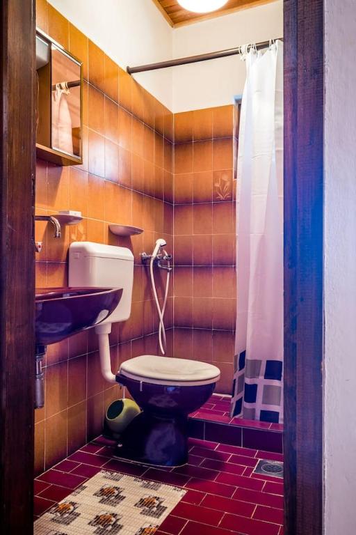 Kúpeľňa v ubytovaní Vacation house near sea & beaches with HEATED POOL & BBQ