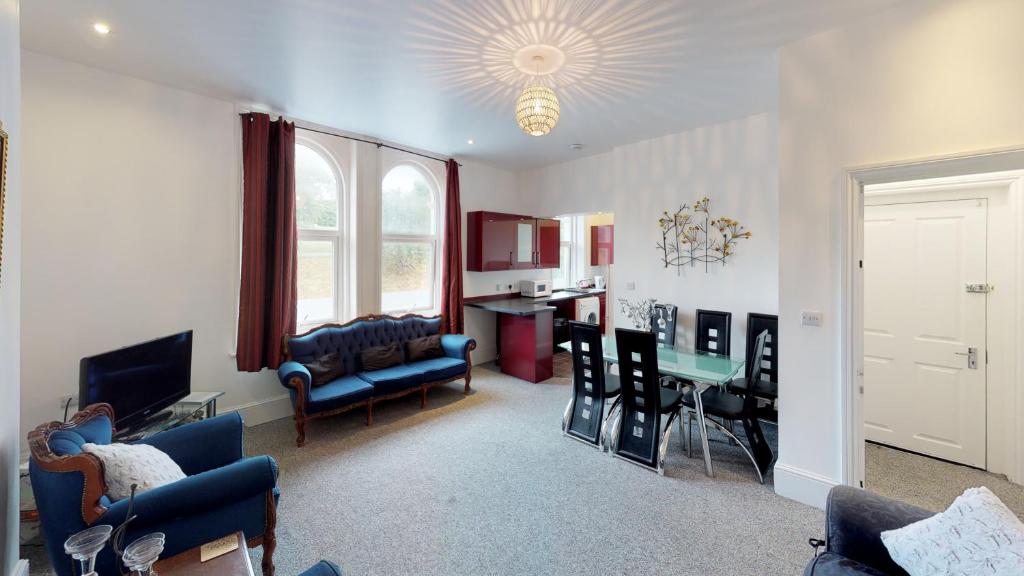 Spacious Apartment Sleeps 7