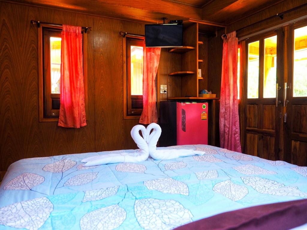 Postel nebo postele na pokoji v ubytování Baansuan Resort