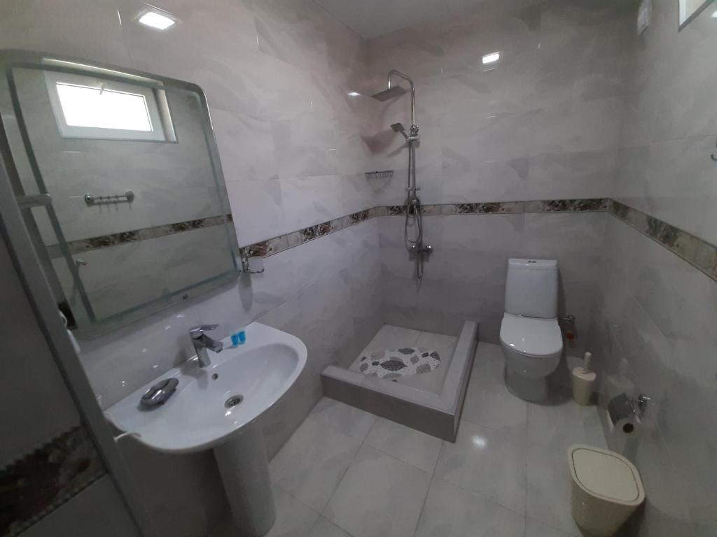 Koupelna v ubytování Kazbegi Guide
