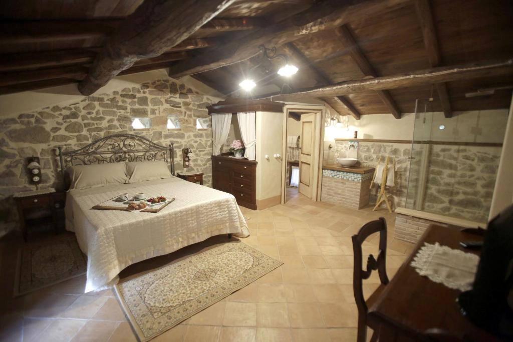 A bed or beds in a room at La Locanda Del Ruspante