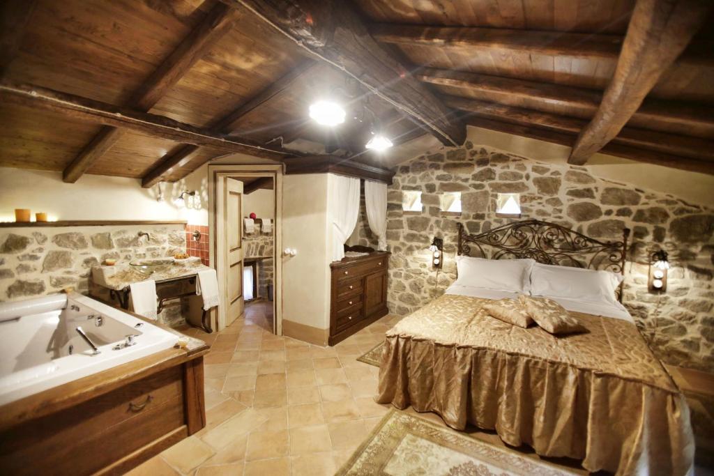 A bed or beds in a room at La Locanda Del Ruspante