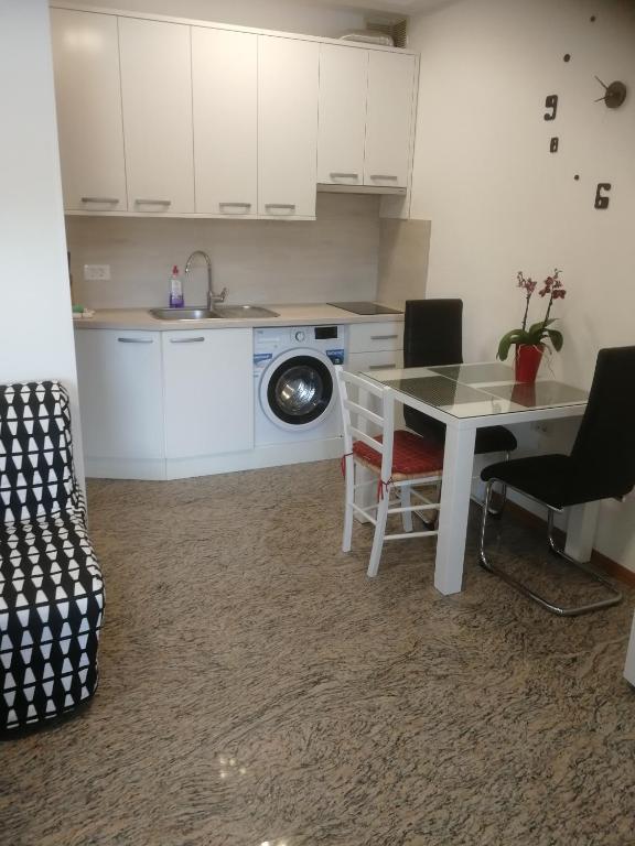 Kuchyň nebo kuchyňský kout v ubytování Apartma ROK