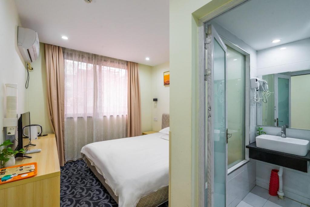 Voodi või voodid majutusasutuse Hangzhou Memory Travel International Hotel-Edge Westlake toas