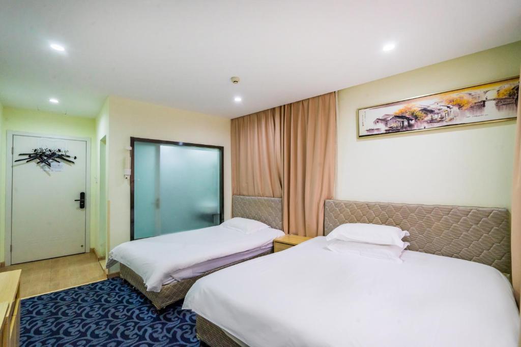 Voodi või voodid majutusasutuse Hangzhou Memory Travel International Hotel-Edge Westlake toas