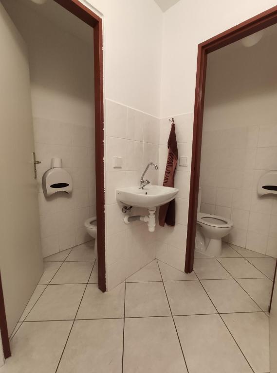 Koupelna v ubytování Hostel Kašperské Hory