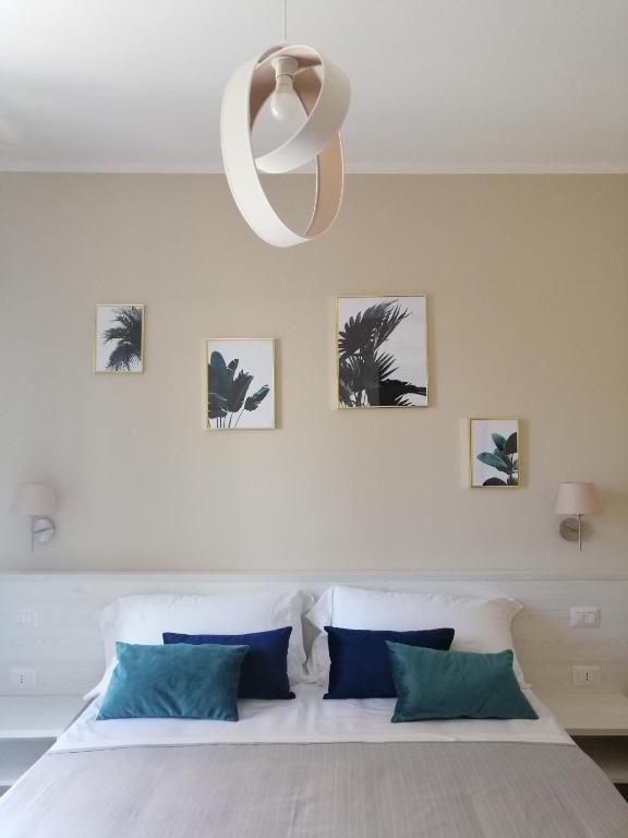 Postel nebo postele na pokoji v ubytování Oikia Rooms