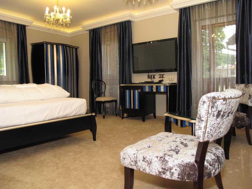 Postel nebo postele na pokoji v ubytování Hotel zum Heiligen Geist