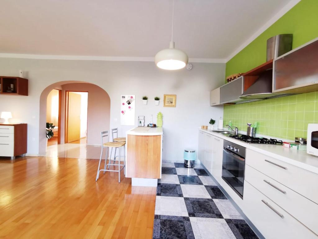 Kuchyňa alebo kuchynka v ubytovaní Apartment Arena Zagreb