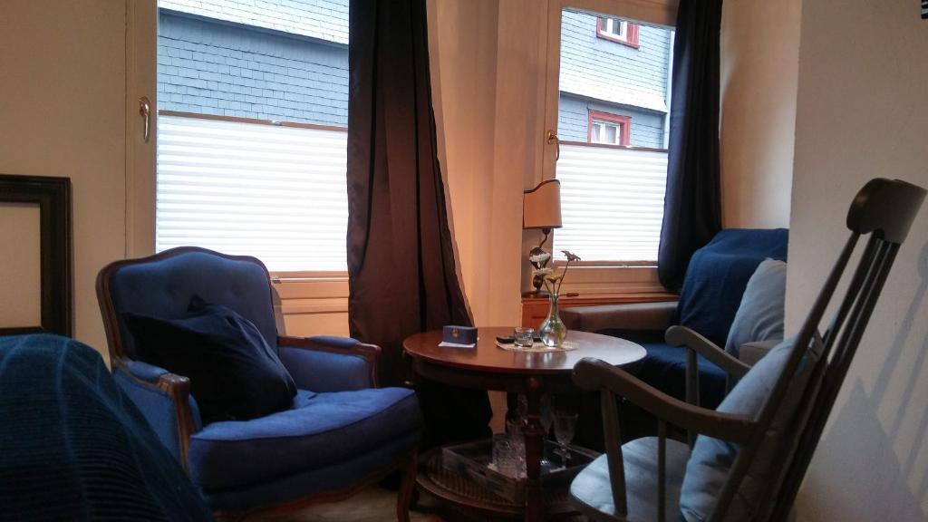 Posezení v ubytování HIER & JETZT in Monschau City