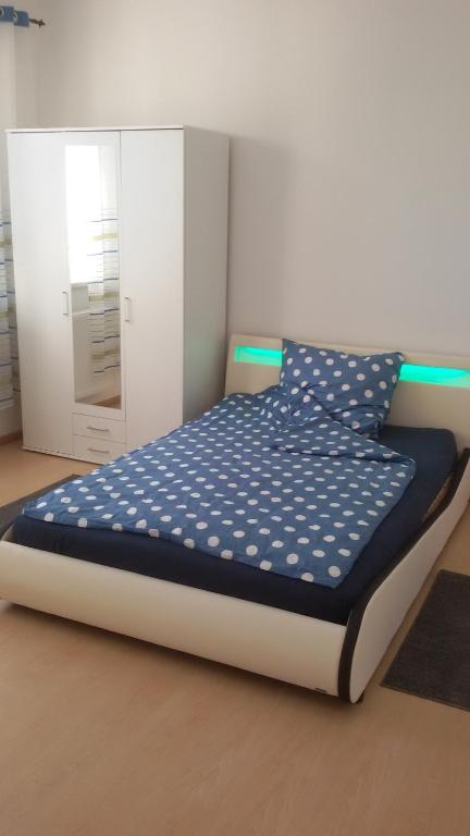 Ein Bett oder Betten in einem Zimmer der Unterkunft Ferienwohnung Northeim