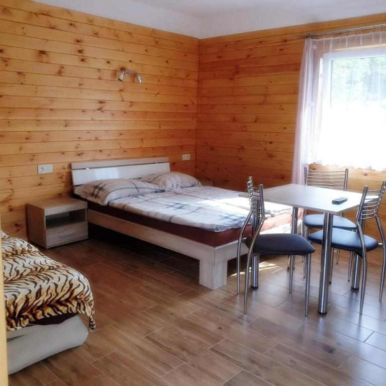 Posteľ alebo postele v izbe v ubytovaní PokojeKajaki DD Swornegacie